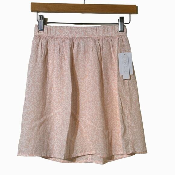 Abound Mini Printed Skirt In White Blush Pink Elastic Waist  NWT XS - Picture 1 of 8